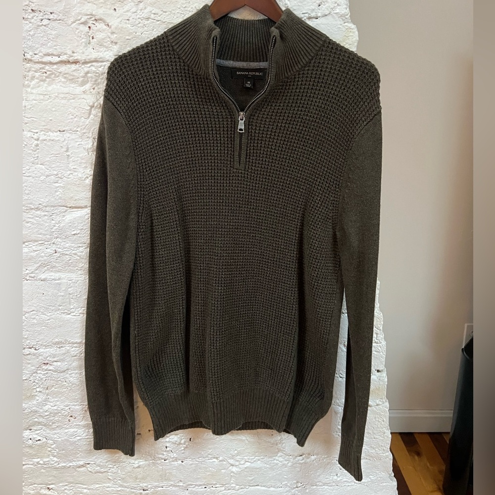 Banana Republic Factory Men's Green Knit Quarter Zip. Size M